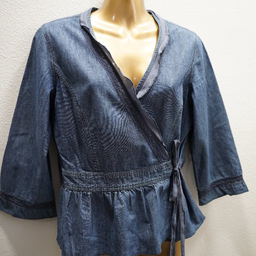 J. Jill chambrey cross over embroidered accents top size XS